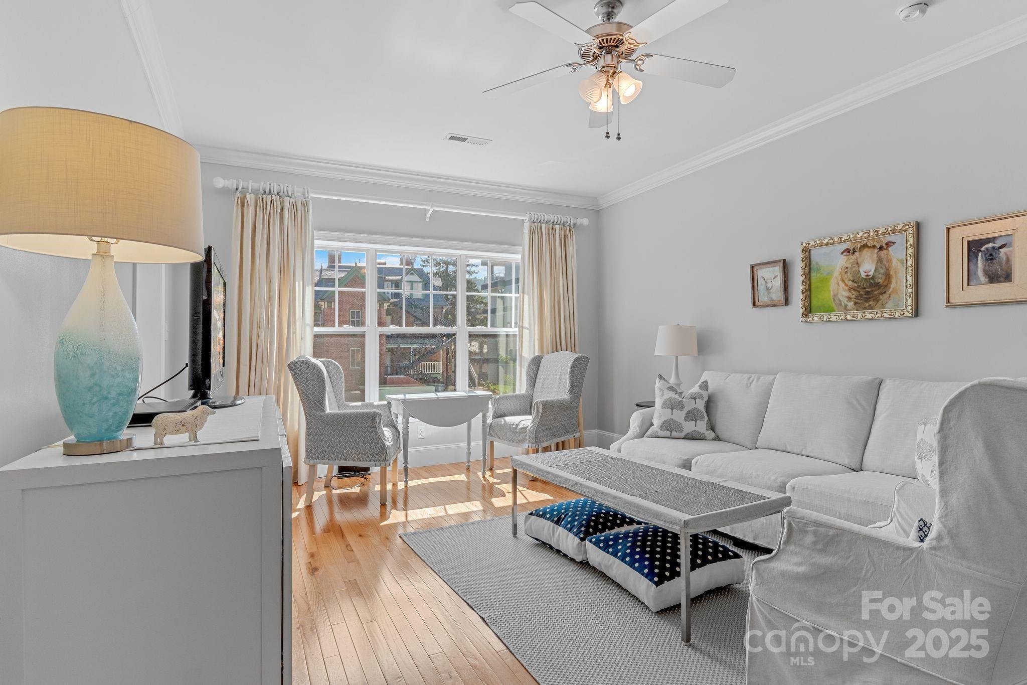 Photo of Lexington Station Unit B311
